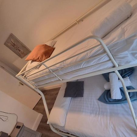 Eyre Square Lane Budget Rooms Galway Exteriér fotografie